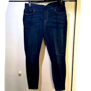 Levi Strauss Signature - Totally Shaping Pull on Skinny Jeans